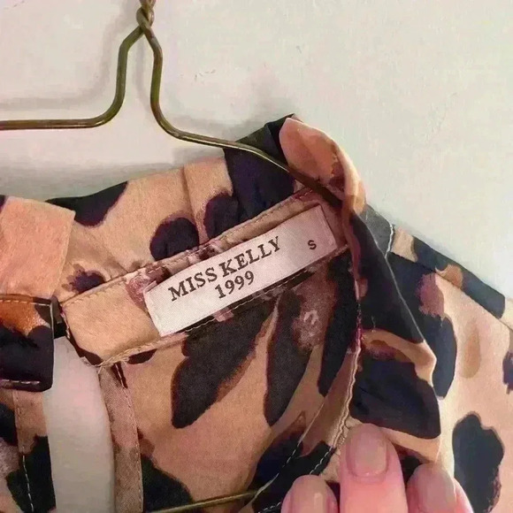 Boutique Style Animal Print Blouse Size Small - Picture 9 of 10